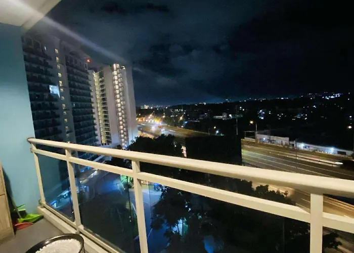 Azure Urban Staycation شقة
