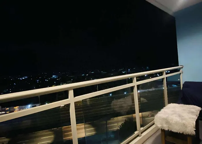 Azure Urban Staycation مانيلا